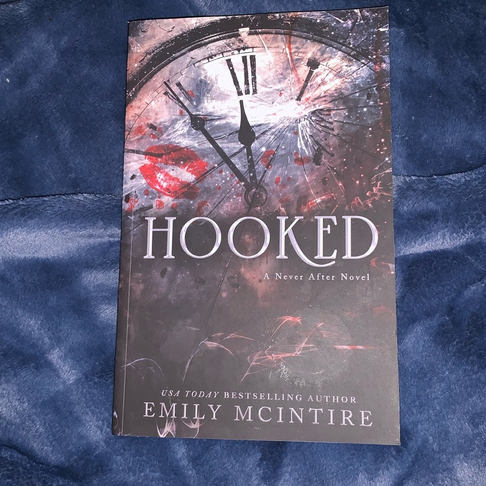 Dark romance book
Hooked by Emily Mcintire